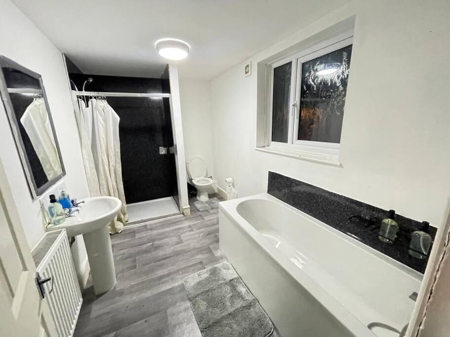 30 Percent Off Weekly Stays - 6 Bedroom House - 11 Beds Blackpool Exteriör bild