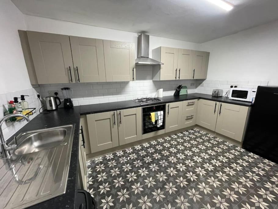 30 Percent Off Weekly Stays - 6 Bedroom House - 11 Beds Blackpool Exteriör bild