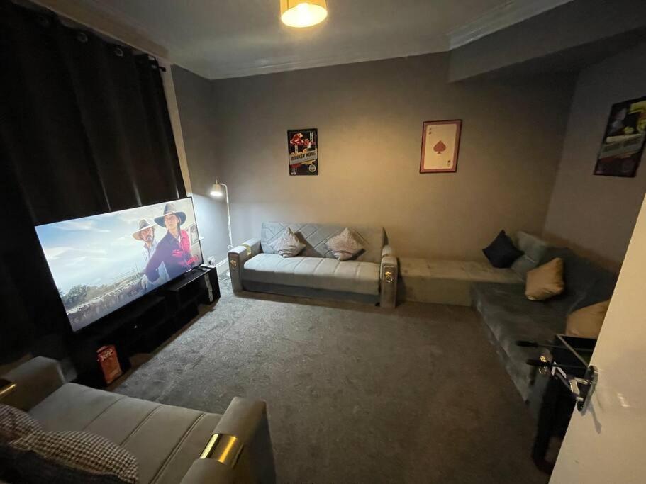 30 Percent Off Weekly Stays - 6 Bedroom House - 11 Beds Blackpool Exteriör bild
