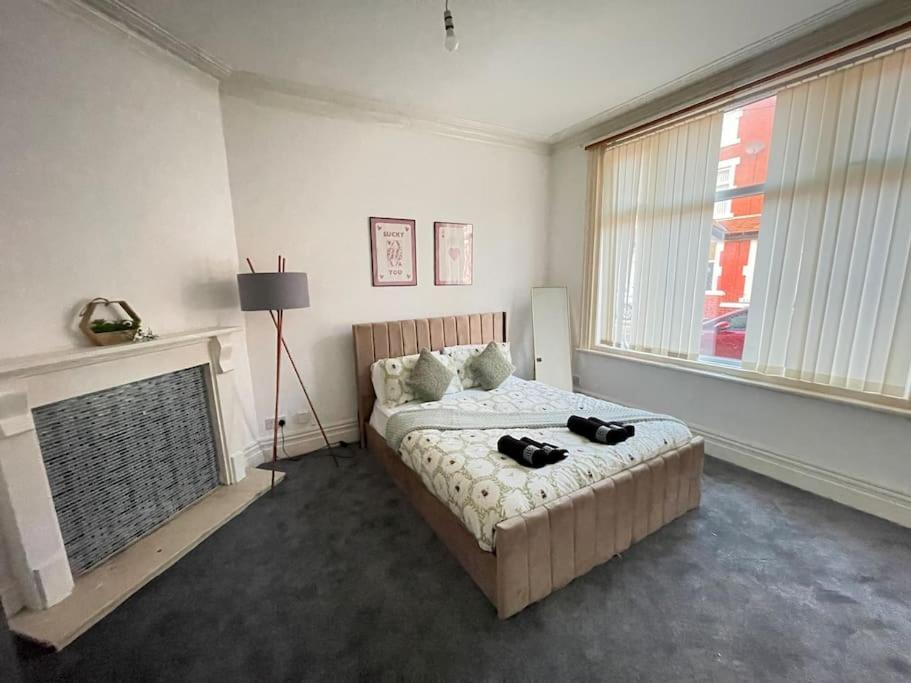 30 Percent Off Weekly Stays - 6 Bedroom House - 11 Beds Blackpool Exteriör bild